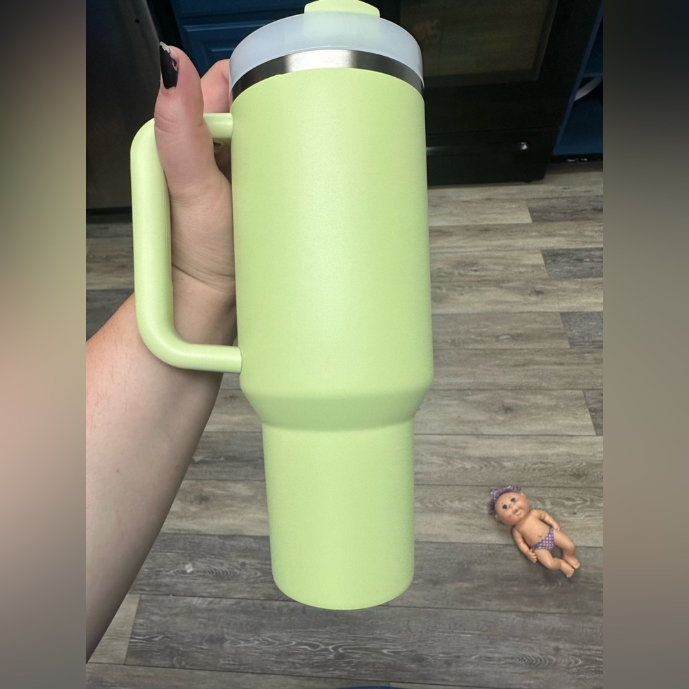 40oz Stanley - Picture 2 of 3